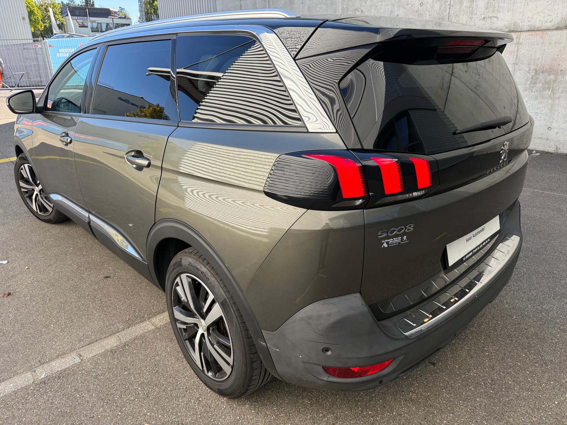 PEUGEOT 5008 1.2 Pure Tech Active-image-3