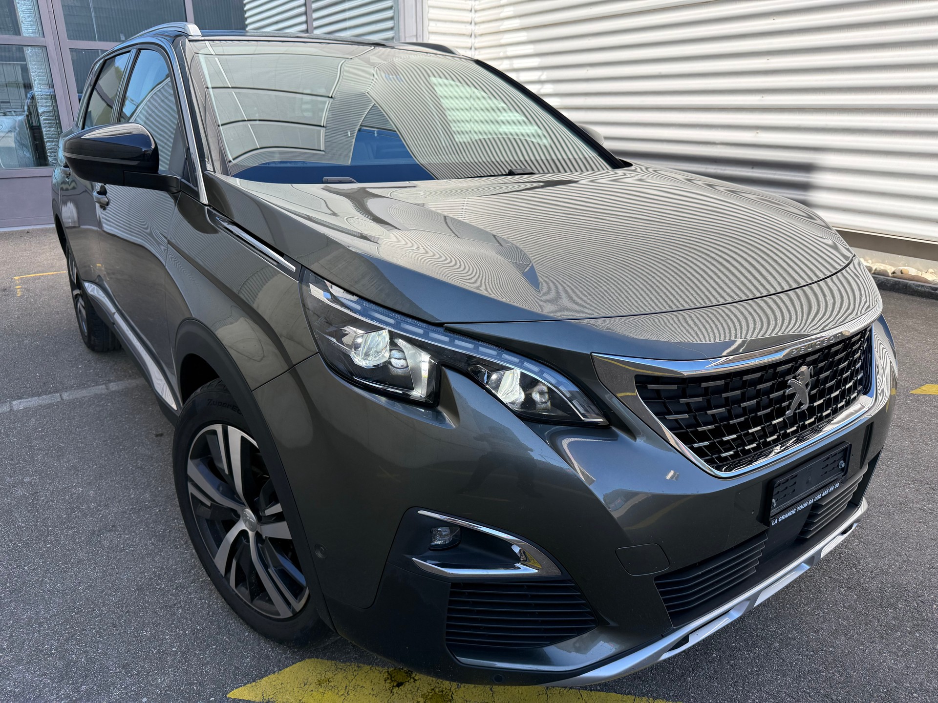 PEUGEOT 5008 1.2 Pure Tech Active-image-1