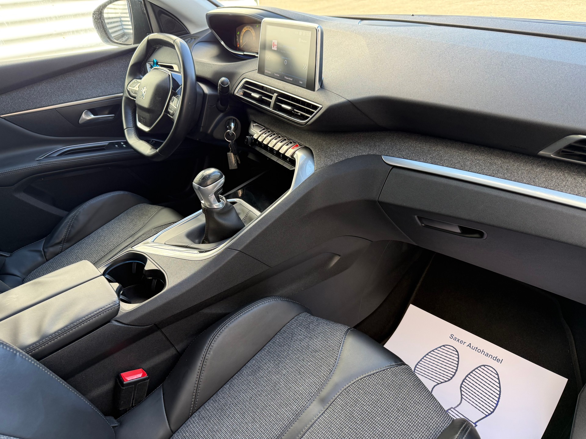 PEUGEOT 5008 1.2 Pure Tech Active-image-8
