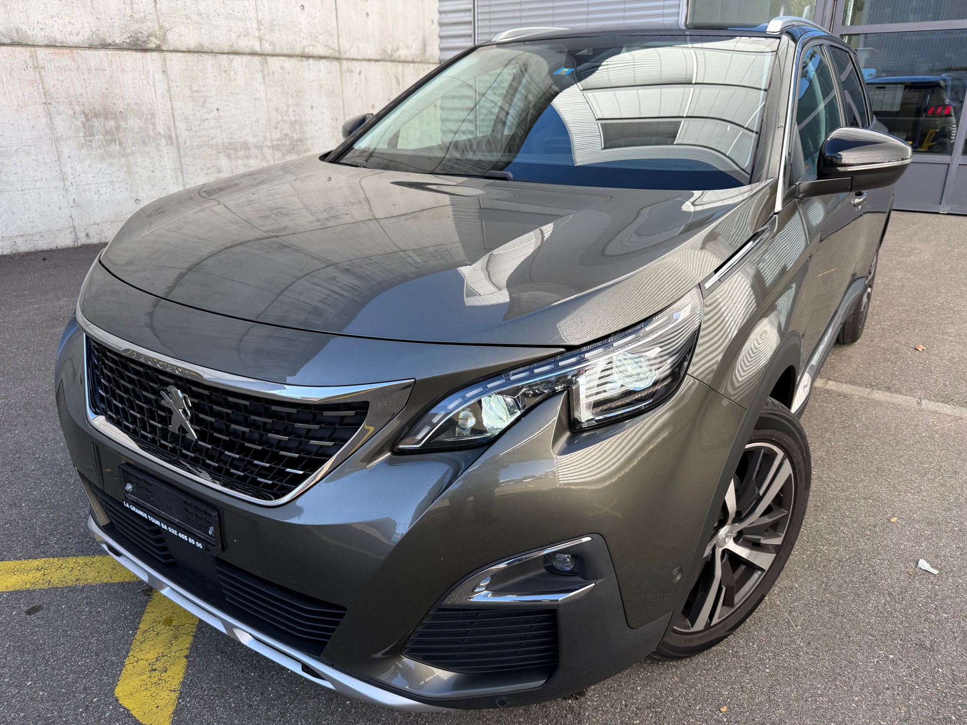PEUGEOT 5008 1.2 Pure Tech Active-image-2