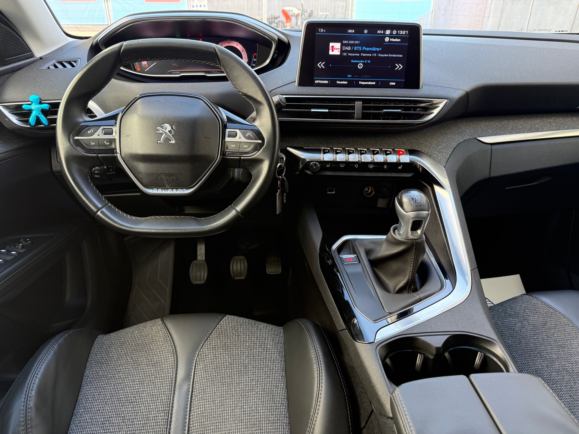 PEUGEOT 5008 1.2 Pure Tech Active-image-6