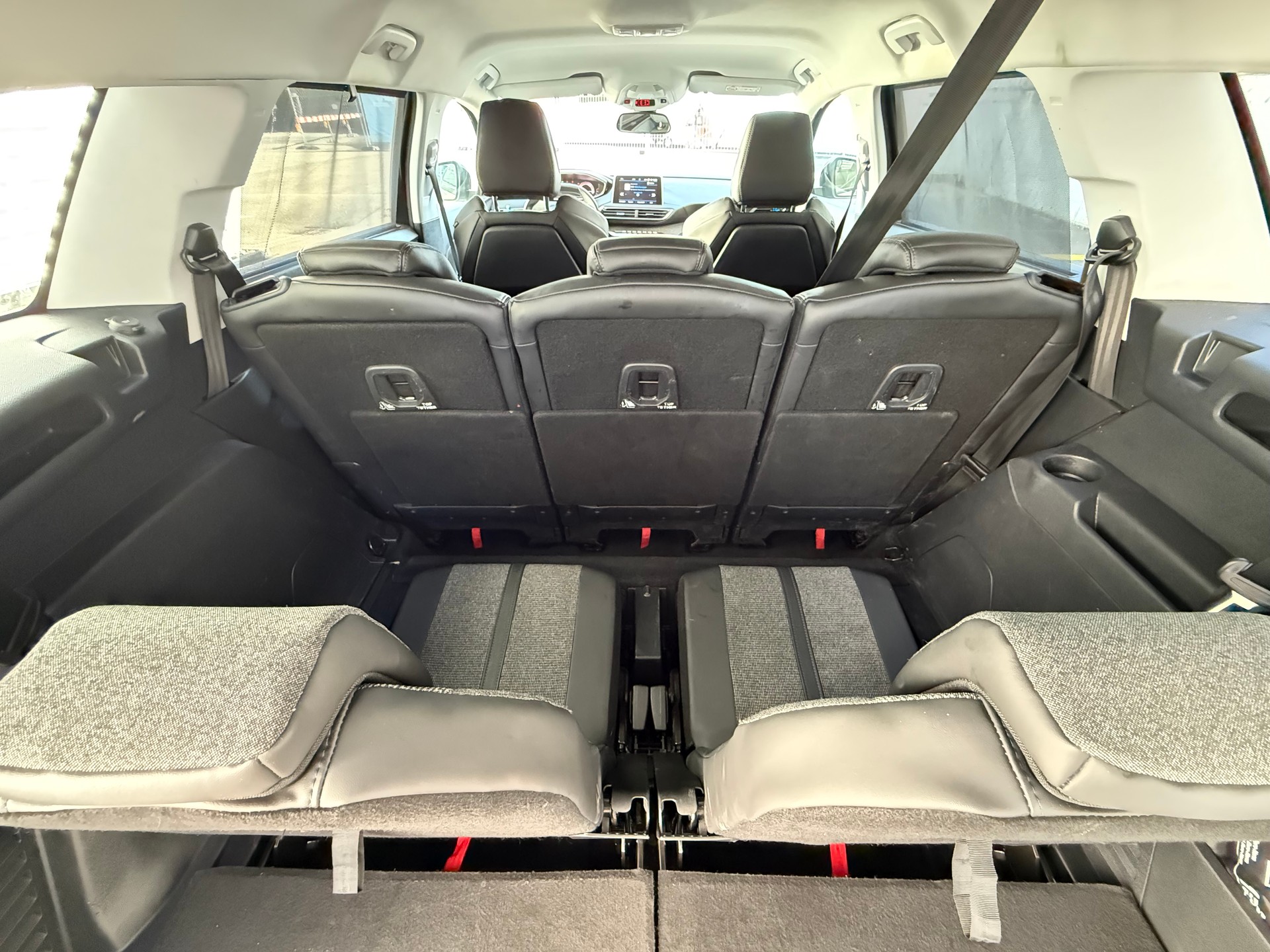 PEUGEOT 5008 1.2 Pure Tech Active-image-12