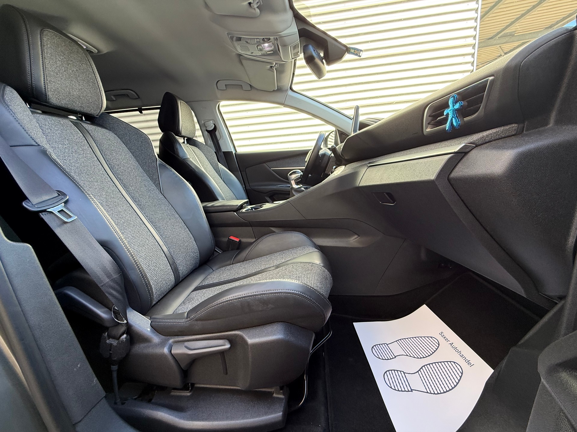 PEUGEOT 5008 1.2 Pure Tech Active-image-9