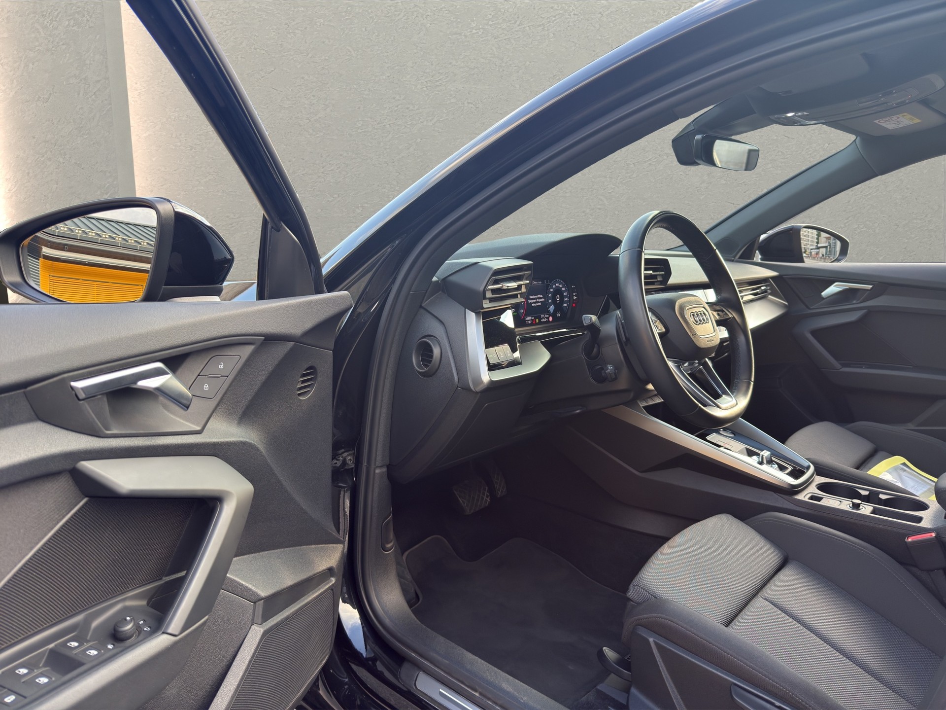 AUDI A3 Sportback 35 TFSI S line S-tronic-image-11