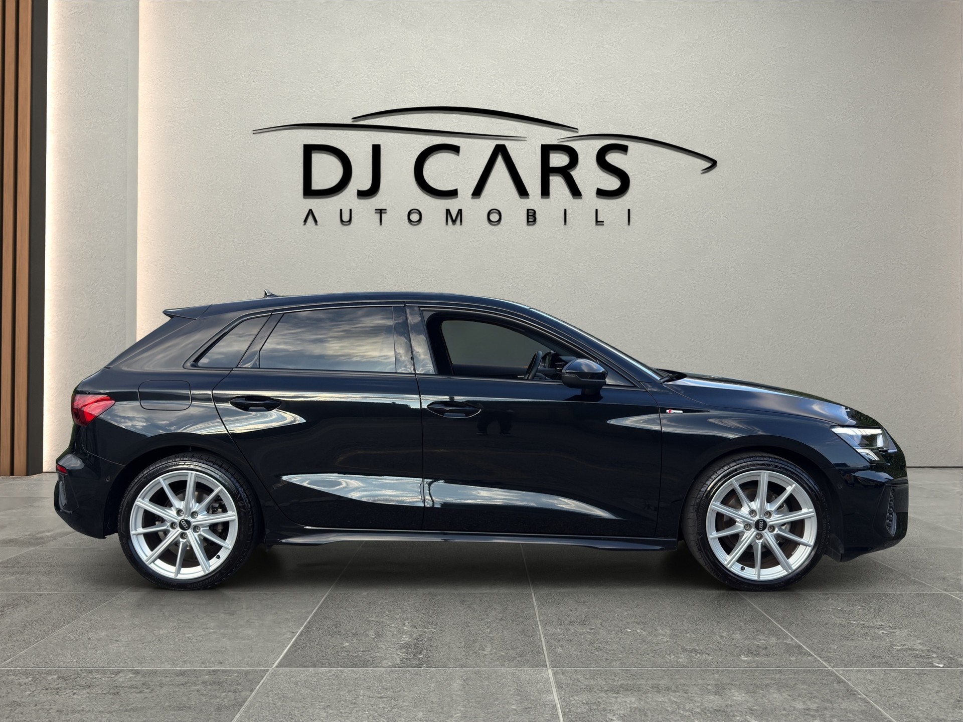 AUDI A3 Sportback 35 TFSI S line S-tronic-image-4