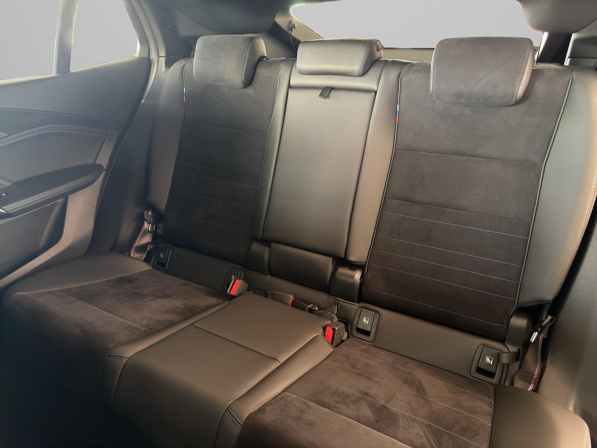 BMW iX2 xDrive30-image-11