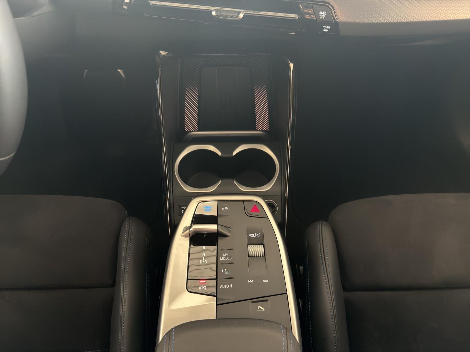 BMW iX2 xDrive30-image-15