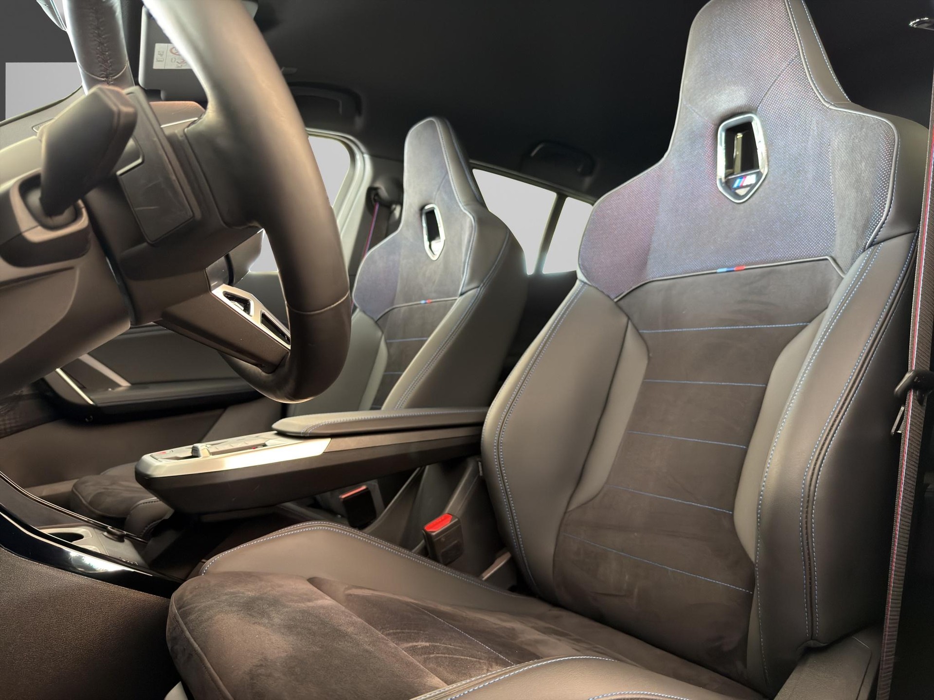 BMW iX2 xDrive30-image-10