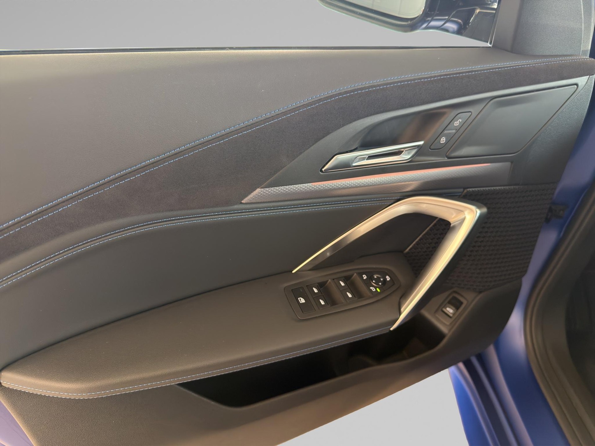 BMW iX2 xDrive30-image-17