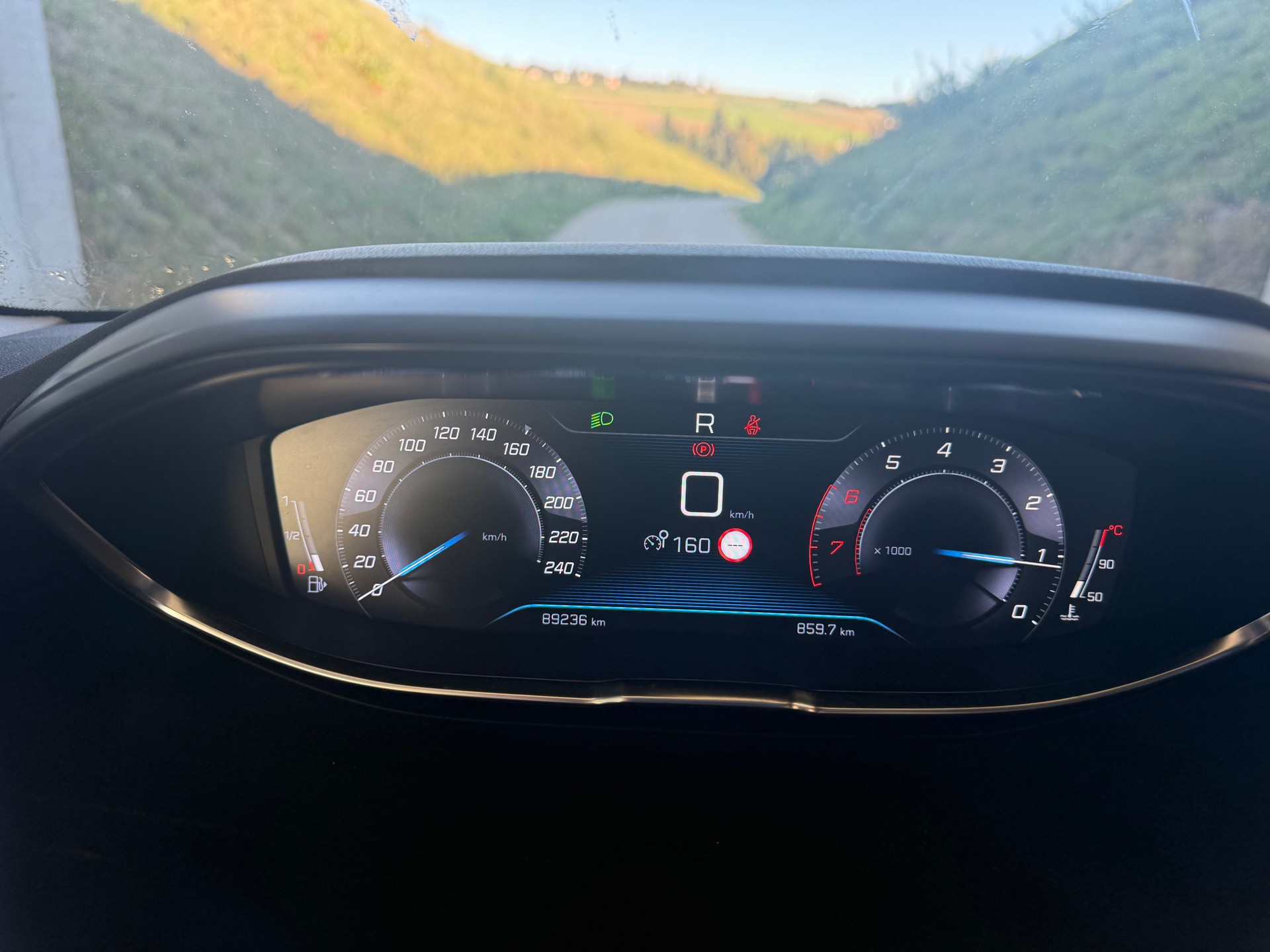 PEUGEOT 3008 1.2 PureTech Active EAT-image-11