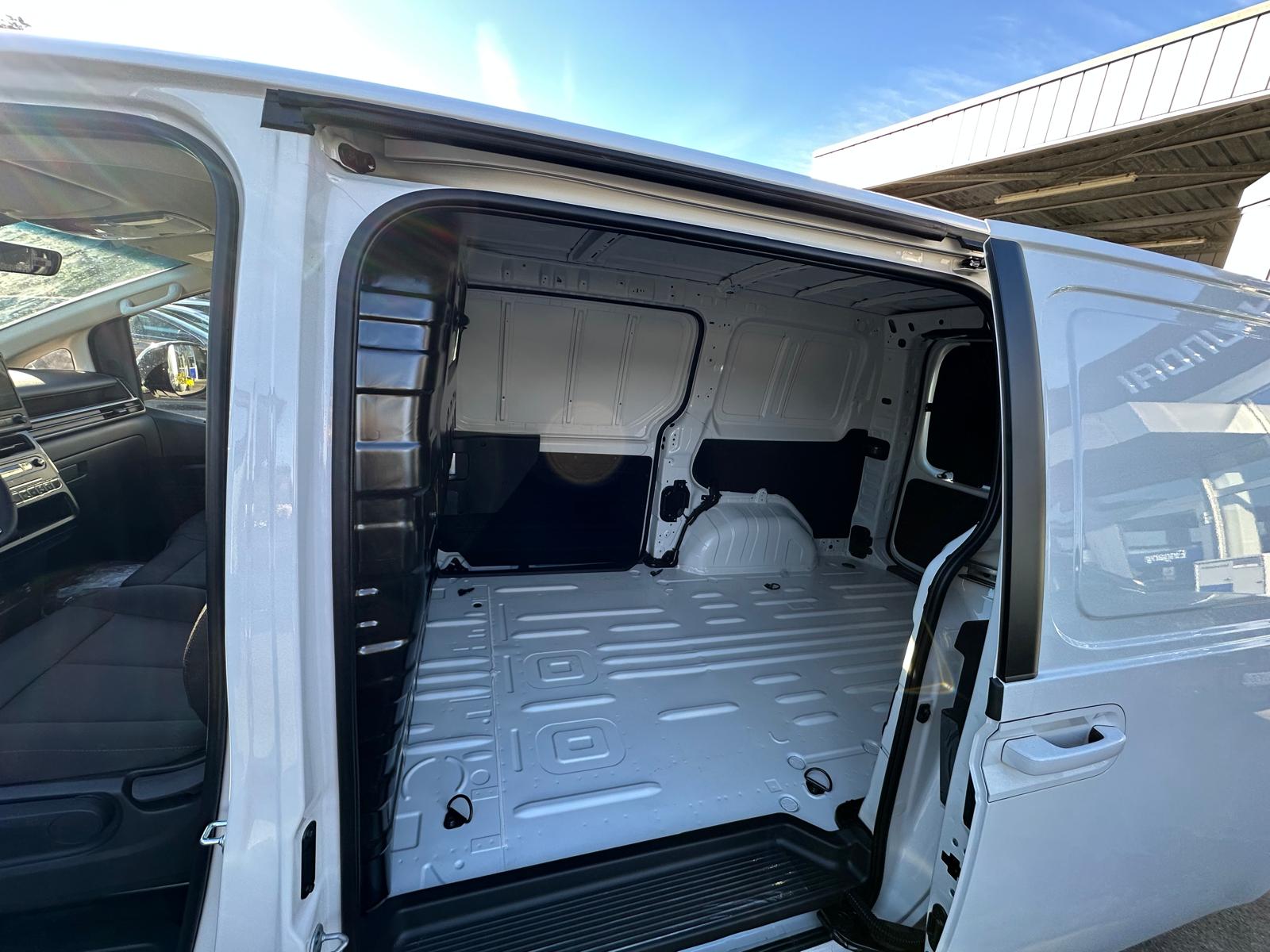 HYUNDAI Staria Cargo EV 84 kWh Amplia-image-5
