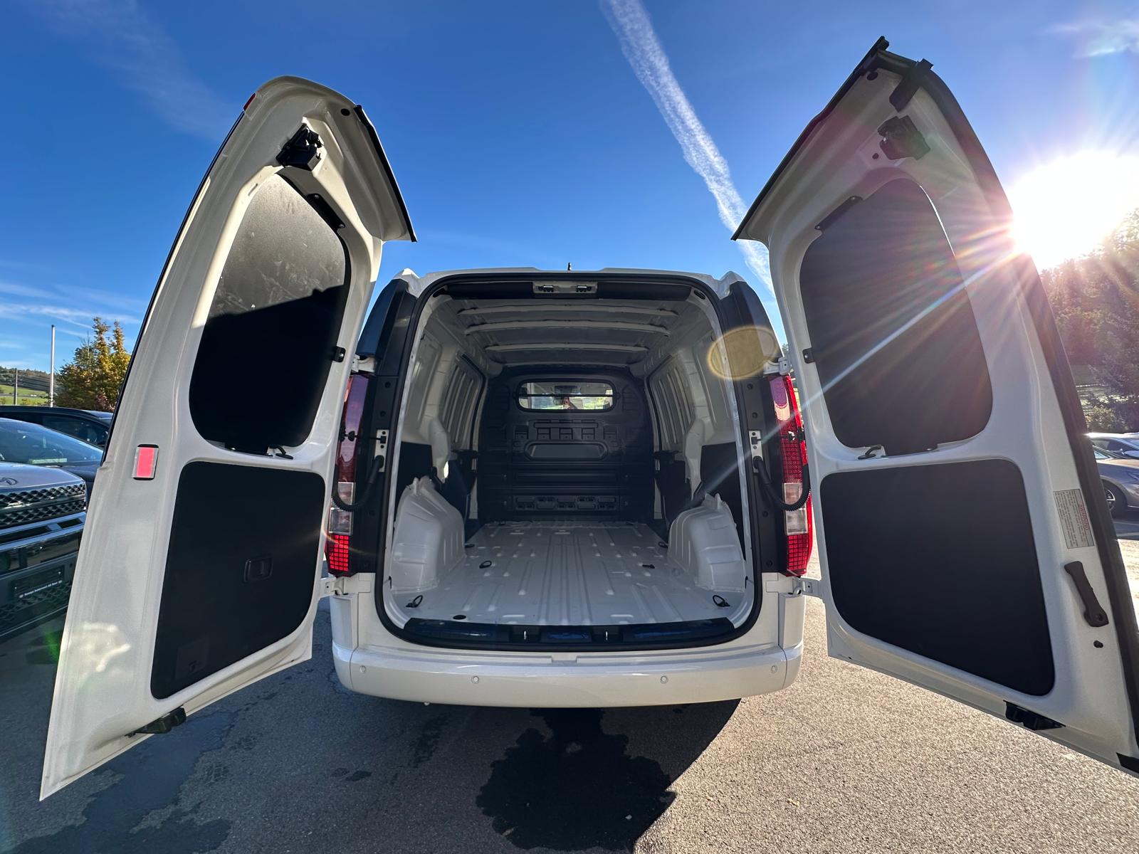 HYUNDAI Staria Cargo EV 84 kWh Amplia-image-9