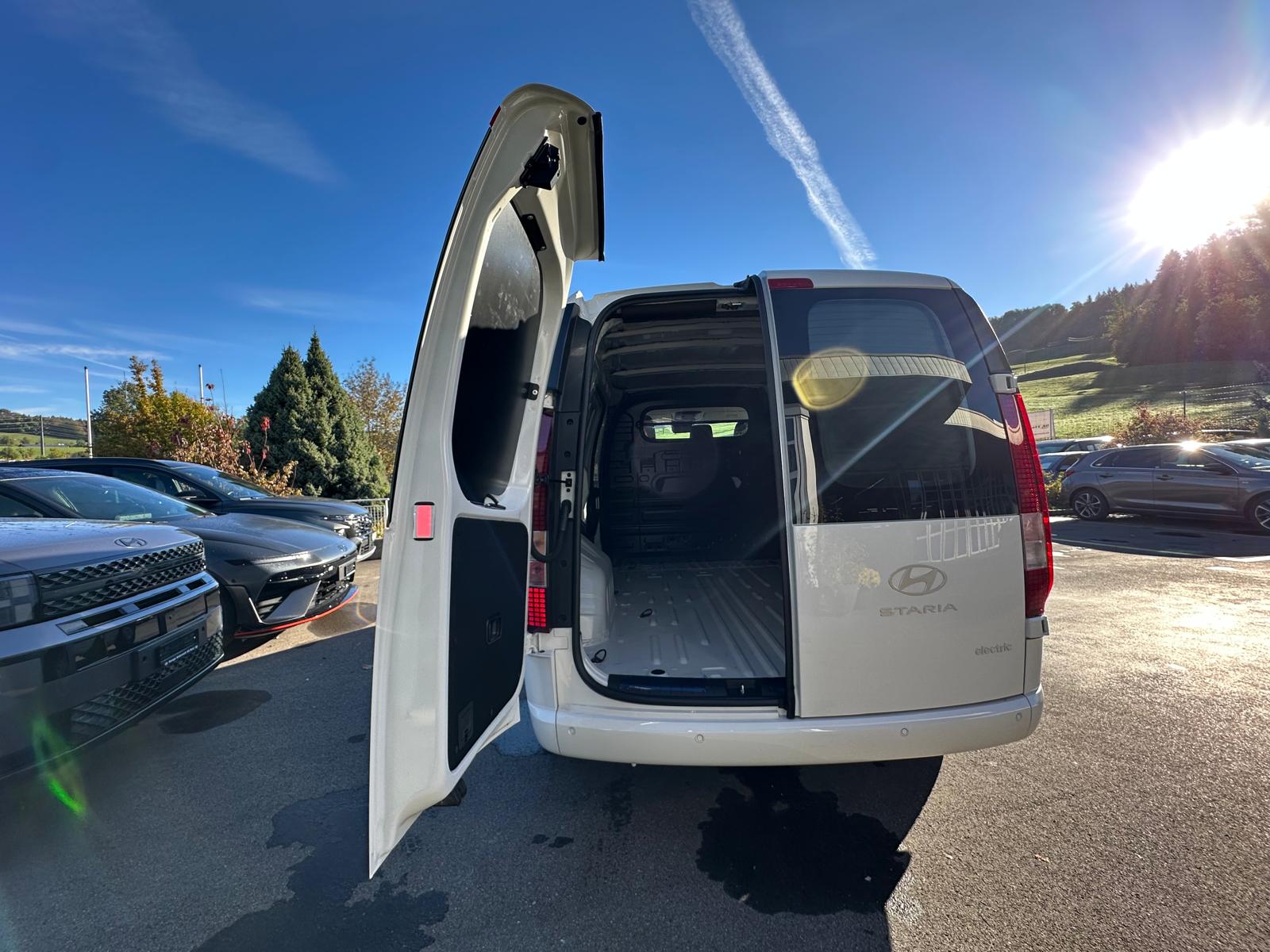 HYUNDAI Staria Cargo EV 84 kWh Amplia-image-10