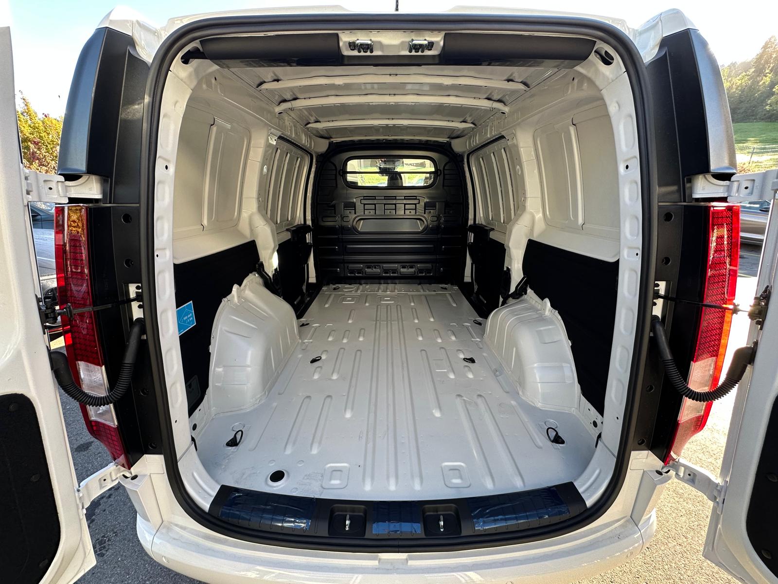 HYUNDAI Staria Cargo EV 84 kWh Amplia-image-8