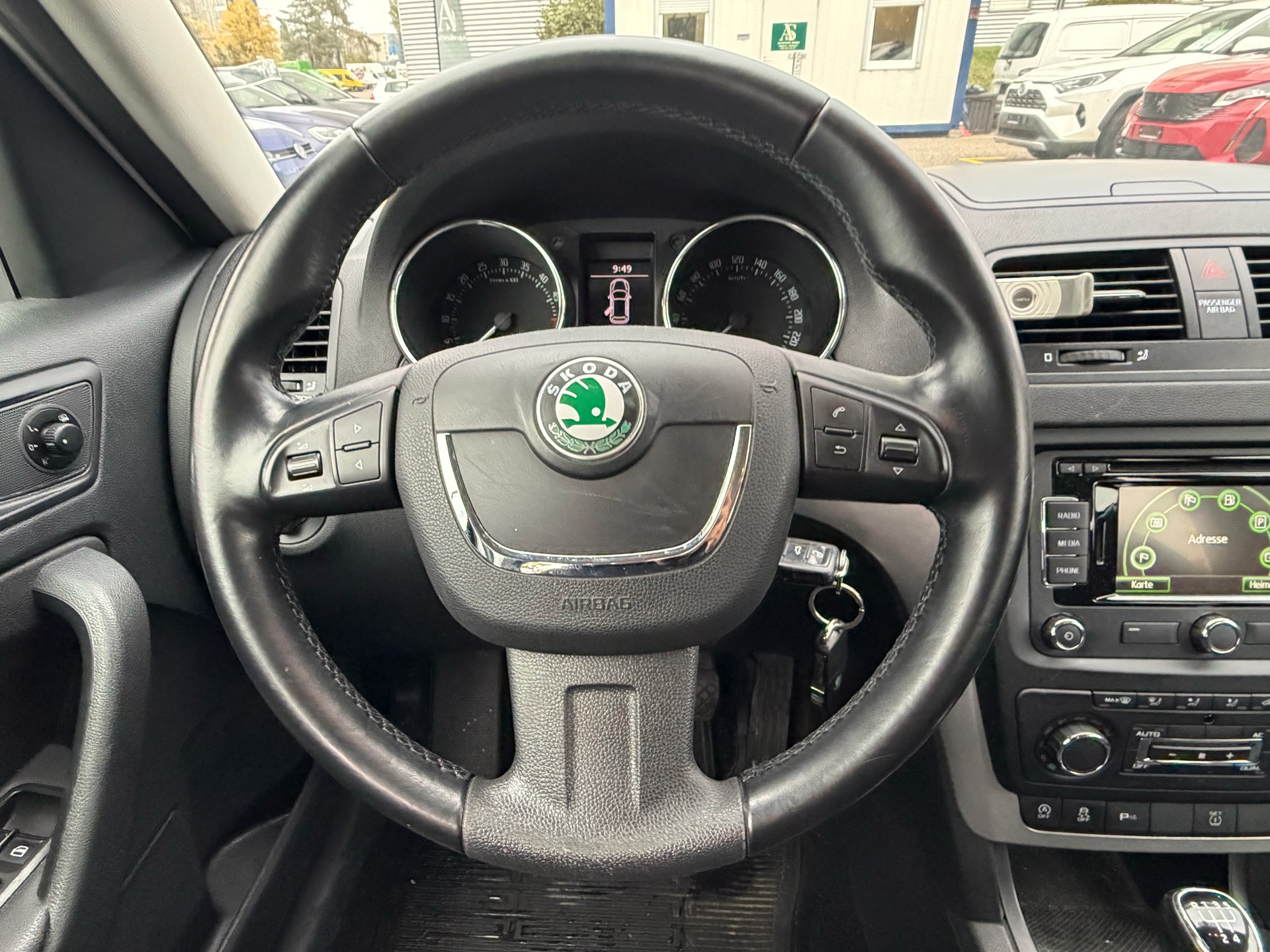 SKODA Yeti 1.6 TDI GL Ambition-image-10