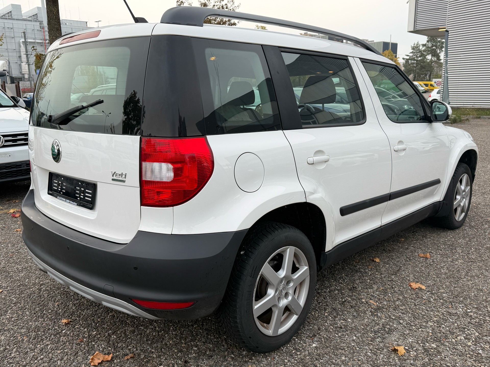SKODA Yeti 1.6 TDI GL Ambition-image-4