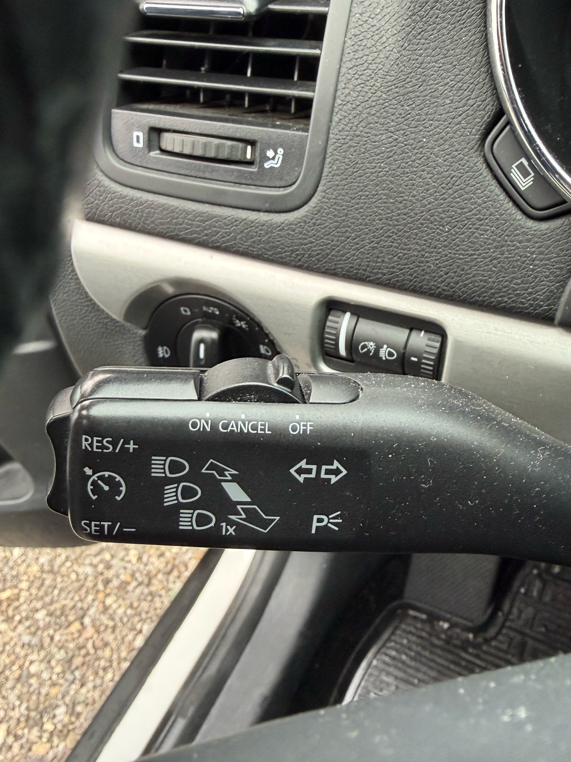 SKODA Yeti 1.6 TDI GL Ambition-image-14
