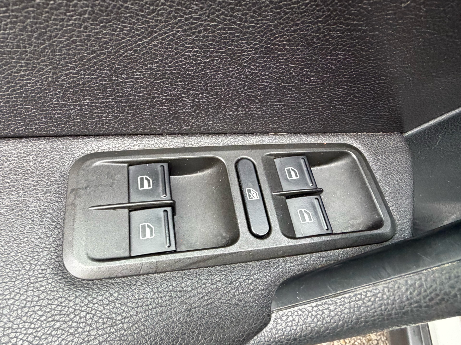 SKODA Yeti 1.6 TDI GL Ambition-image-12