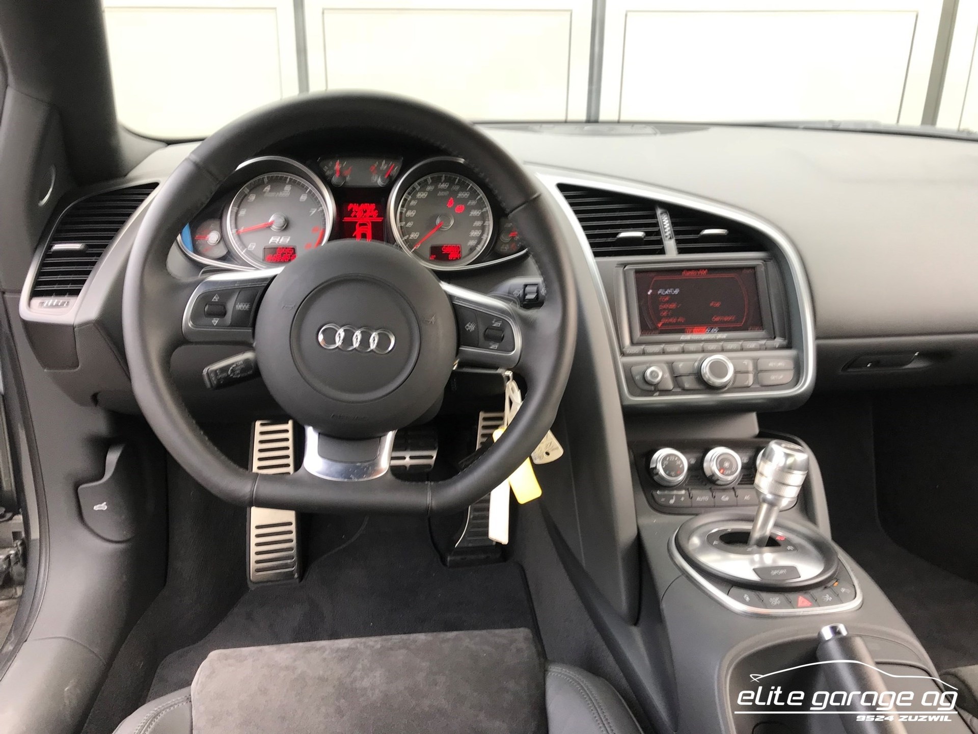 AUDI R8 Coupé 4.2-image-6