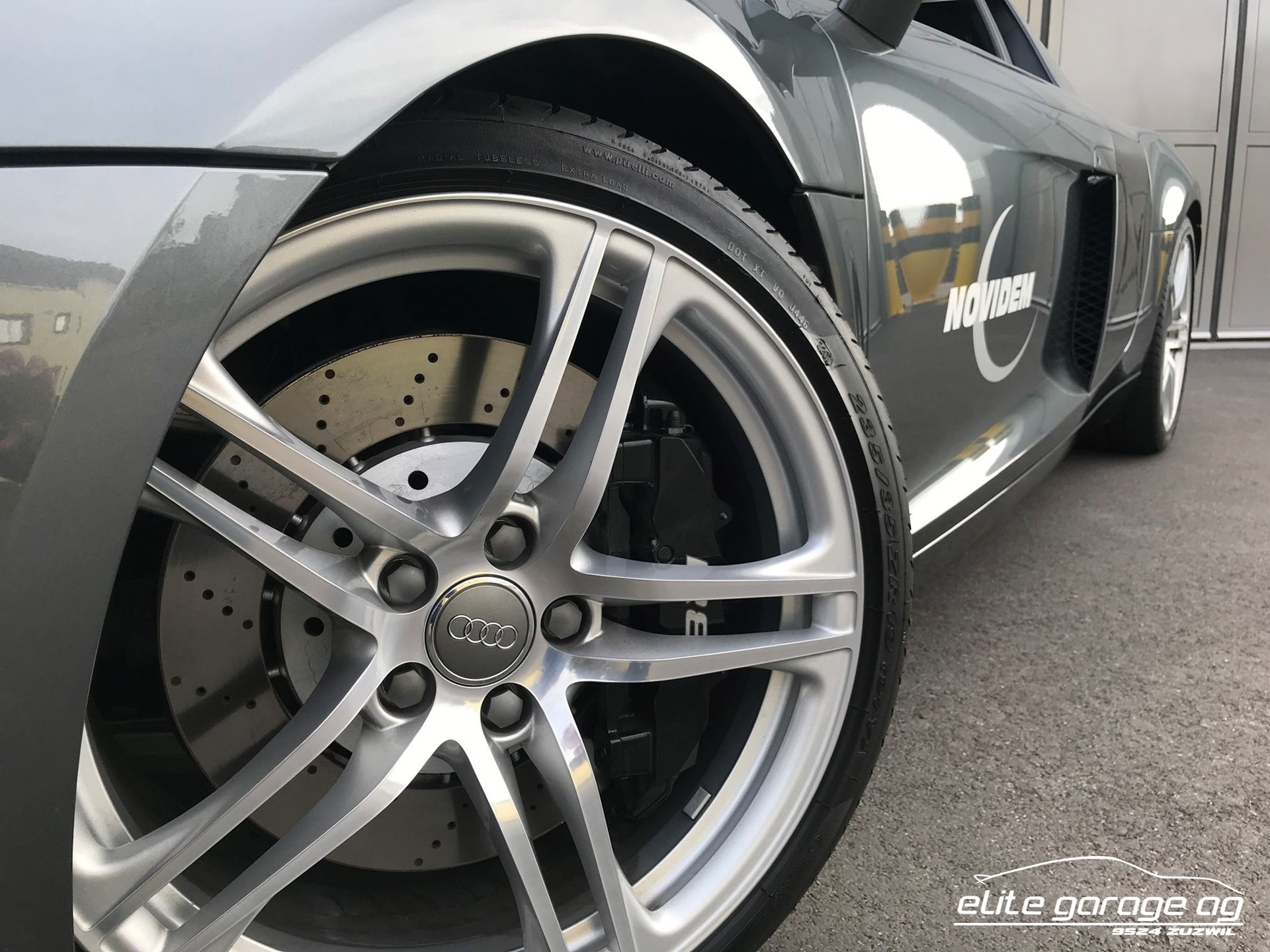 AUDI R8 Coupé 4.2-image-5
