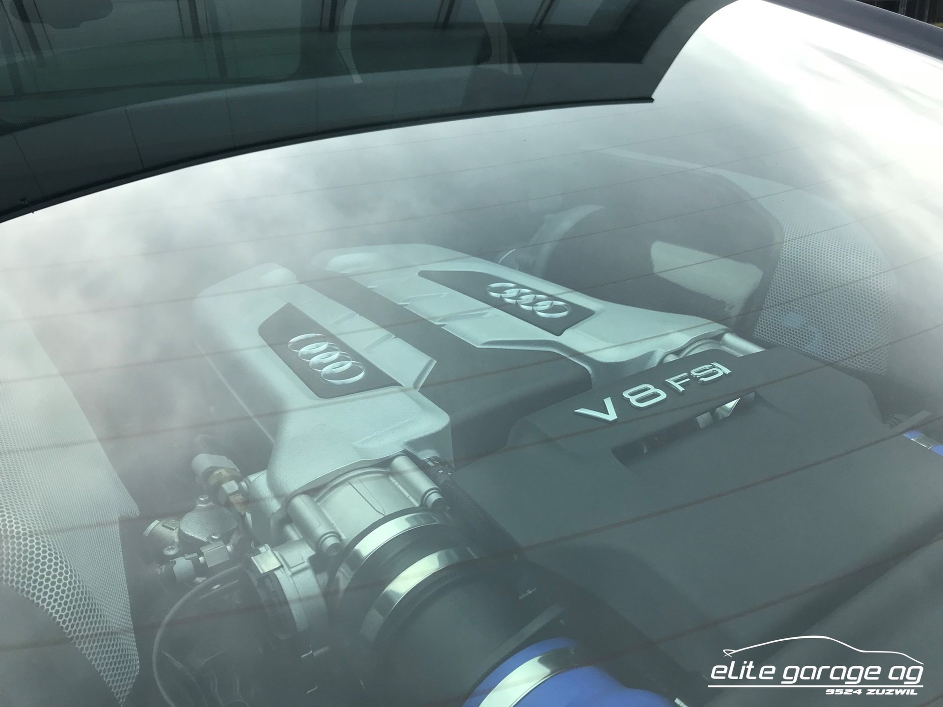 AUDI R8 Coupé 4.2-image-10