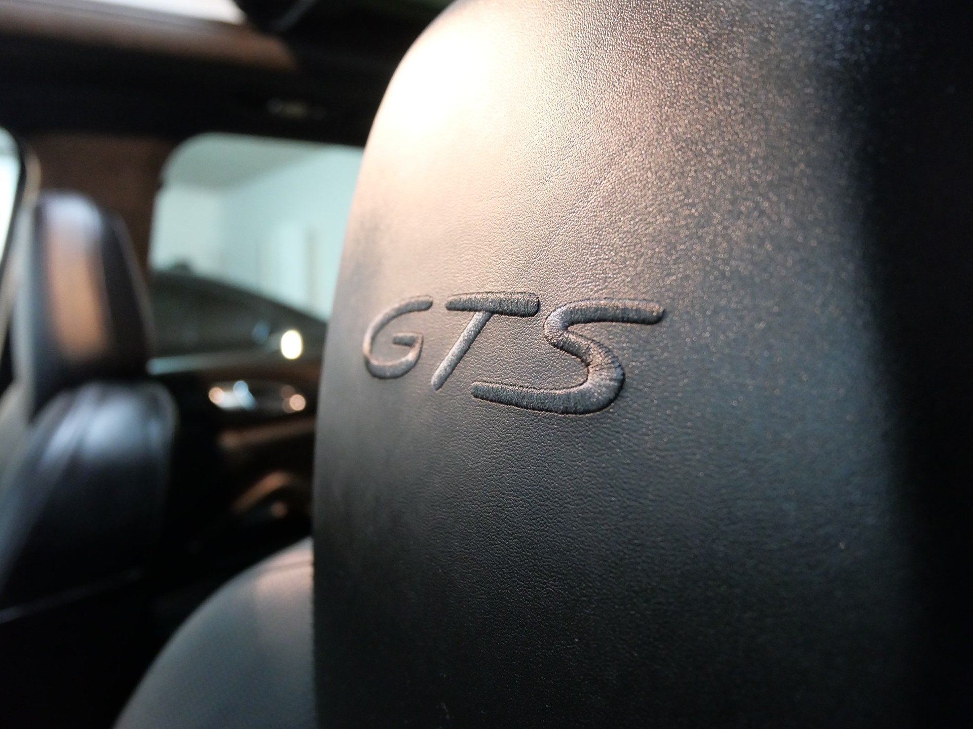 PORSCHE Cayenne GTS-image-25