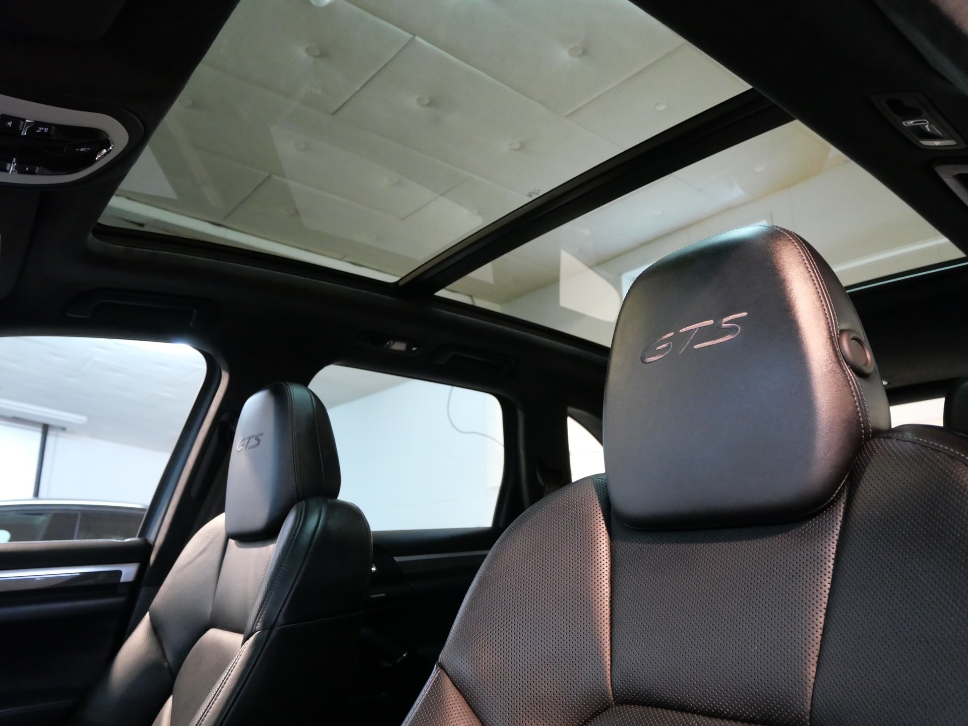 PORSCHE Cayenne GTS-image-24