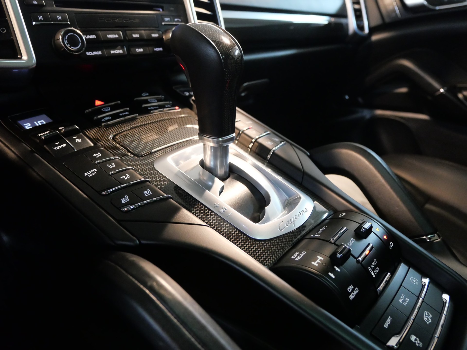 PORSCHE Cayenne GTS-image-21