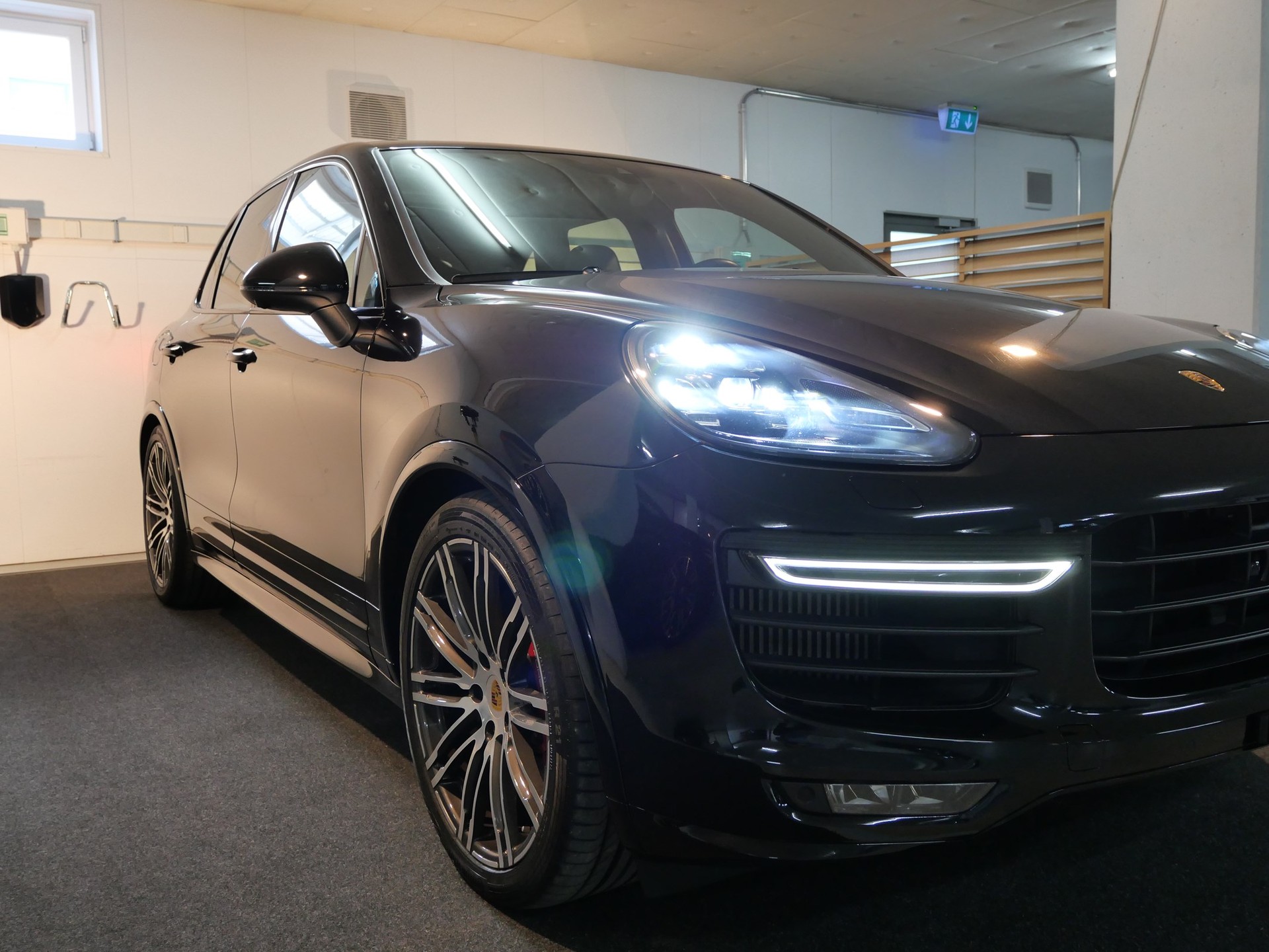 PORSCHE Cayenne GTS-image-4