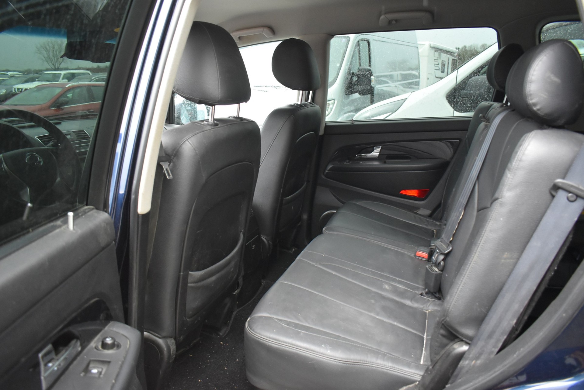 KGM-SsangYong Rexton RX220 e-XDi Executive 4WD Automatic-image-3