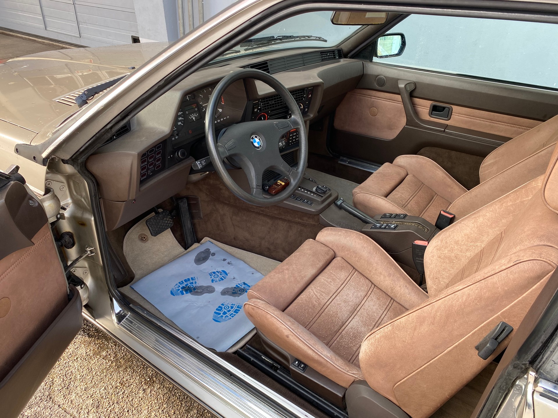BMW 635CSi A-image-6