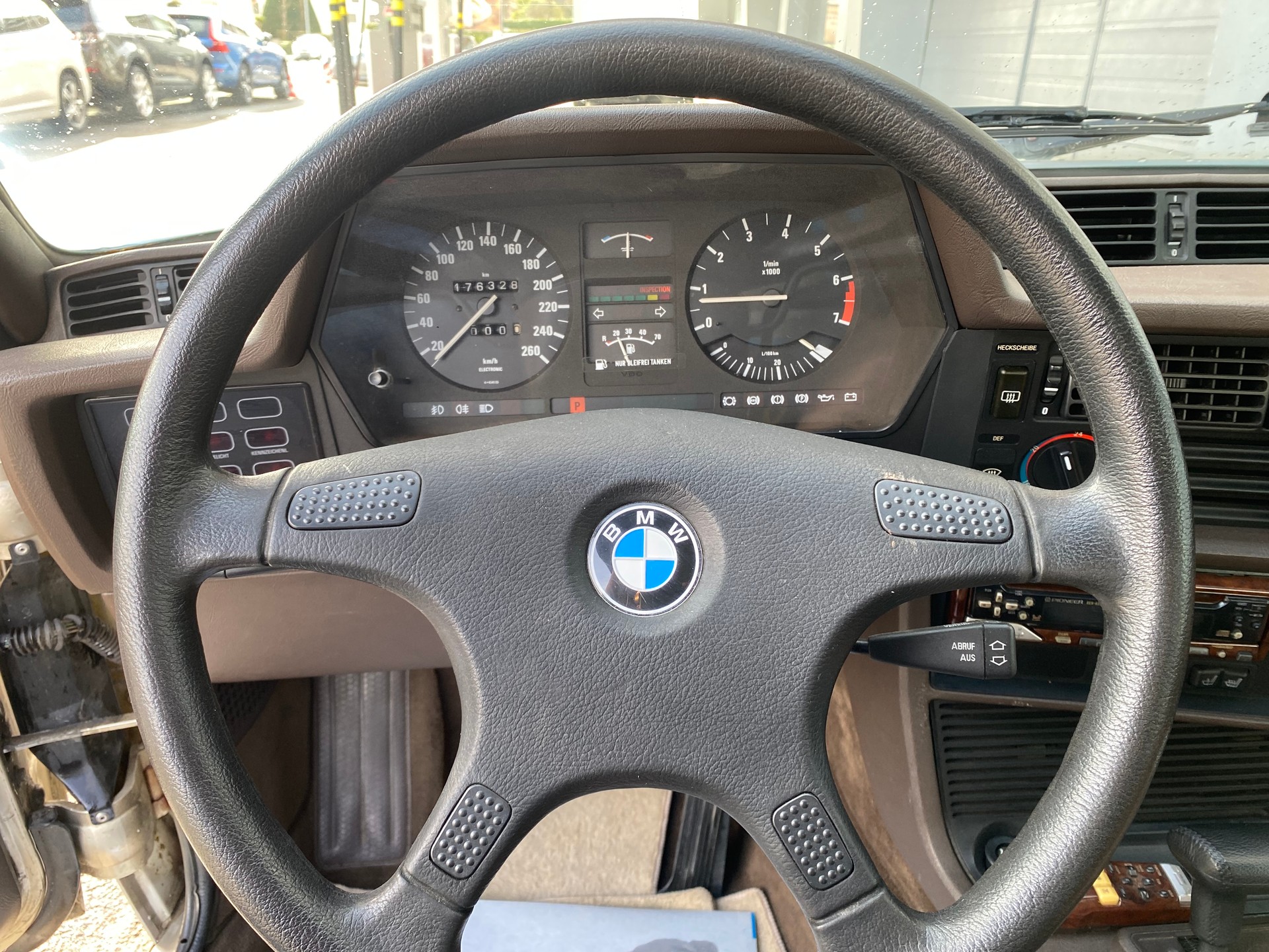 BMW 635CSi A-image-12
