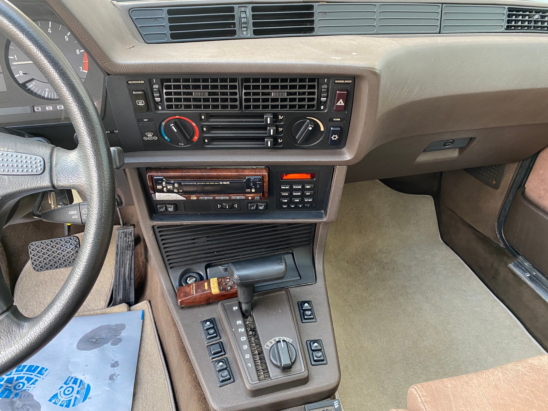 BMW 635CSi A-image-13