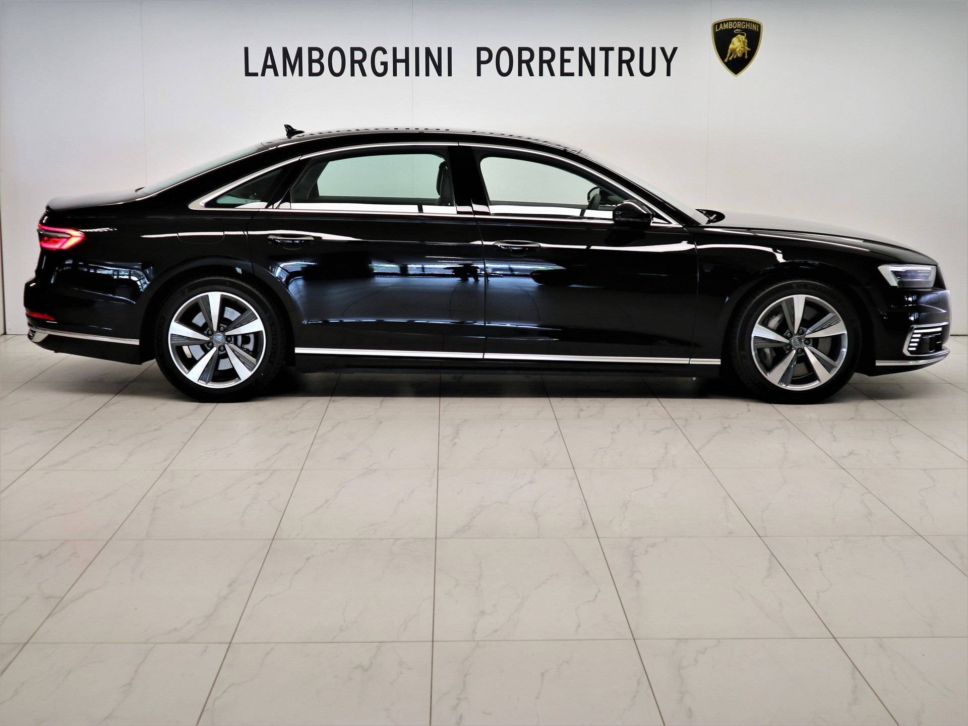 AUDI A8 60 L TFSI e quattro tiptronic-image-3