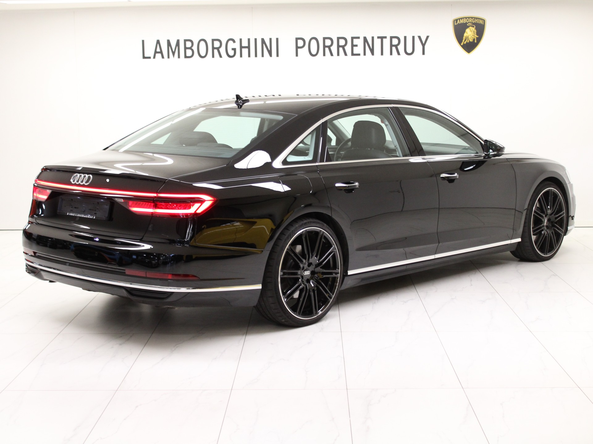 AUDI A8 60 L TFSI e quattro tiptronic-image-2