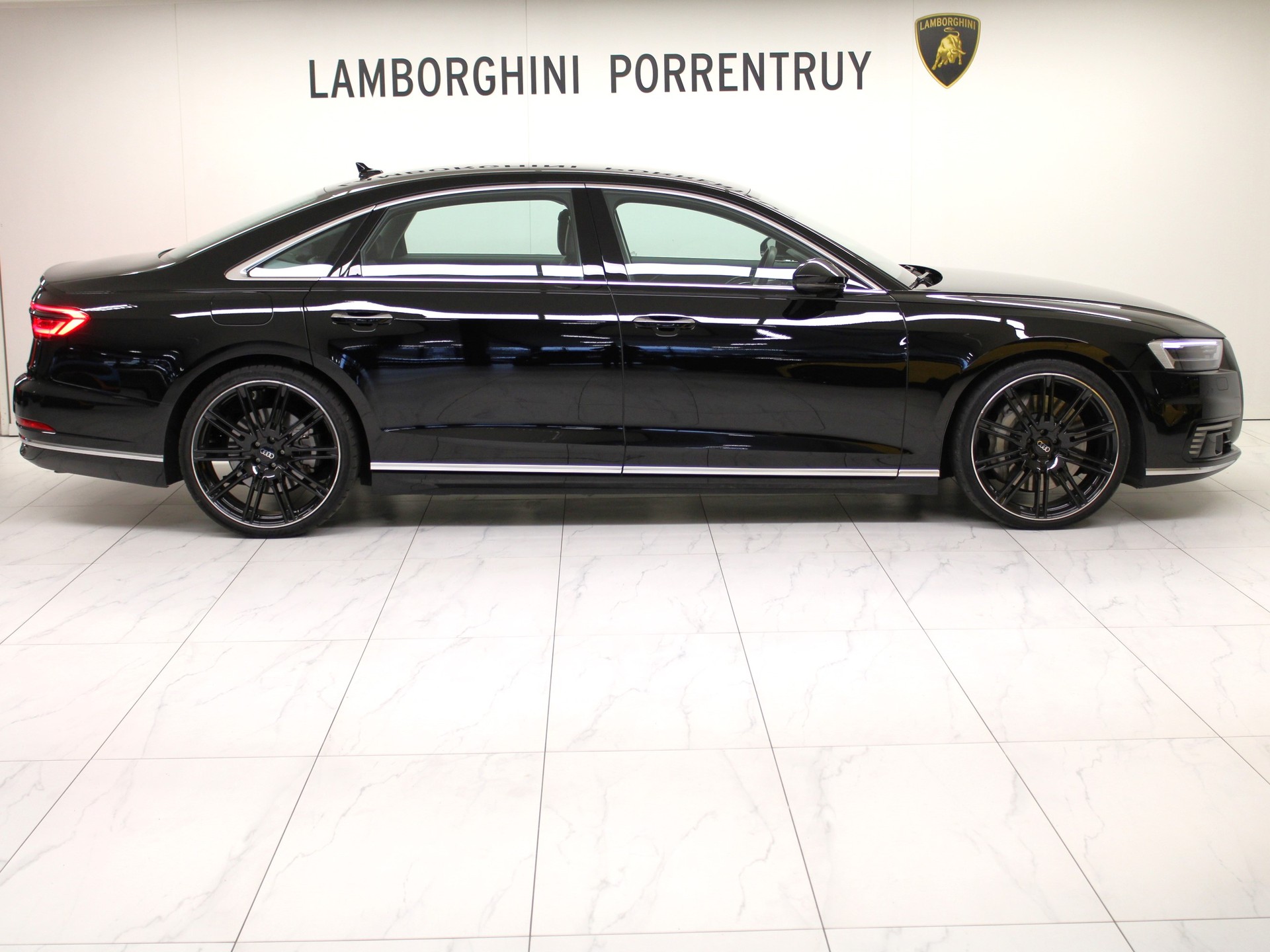 AUDI A8 60 L TFSI e quattro tiptronic-image-1