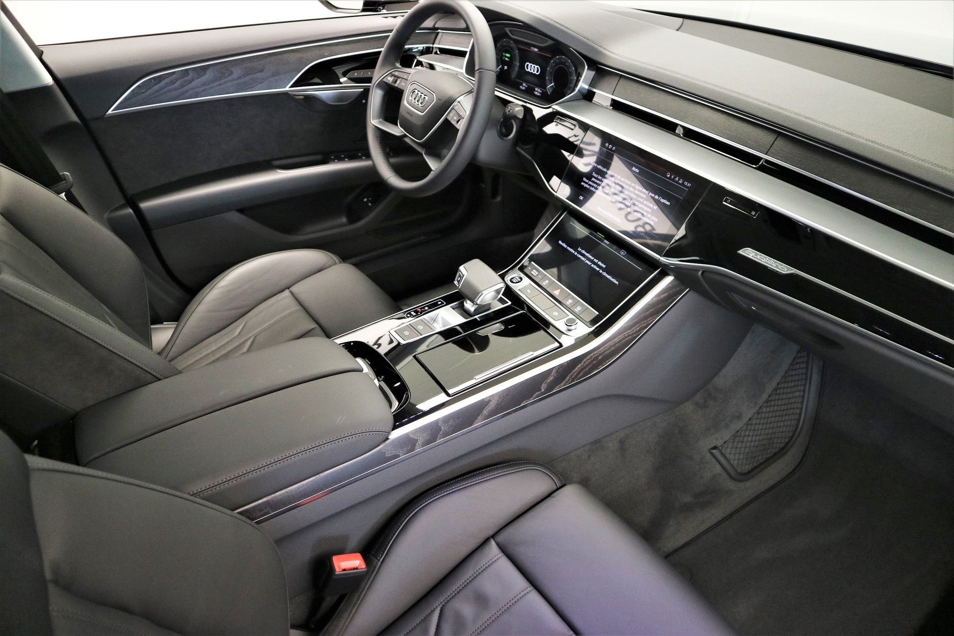 AUDI A8 60 L TFSI e quattro tiptronic-image-4