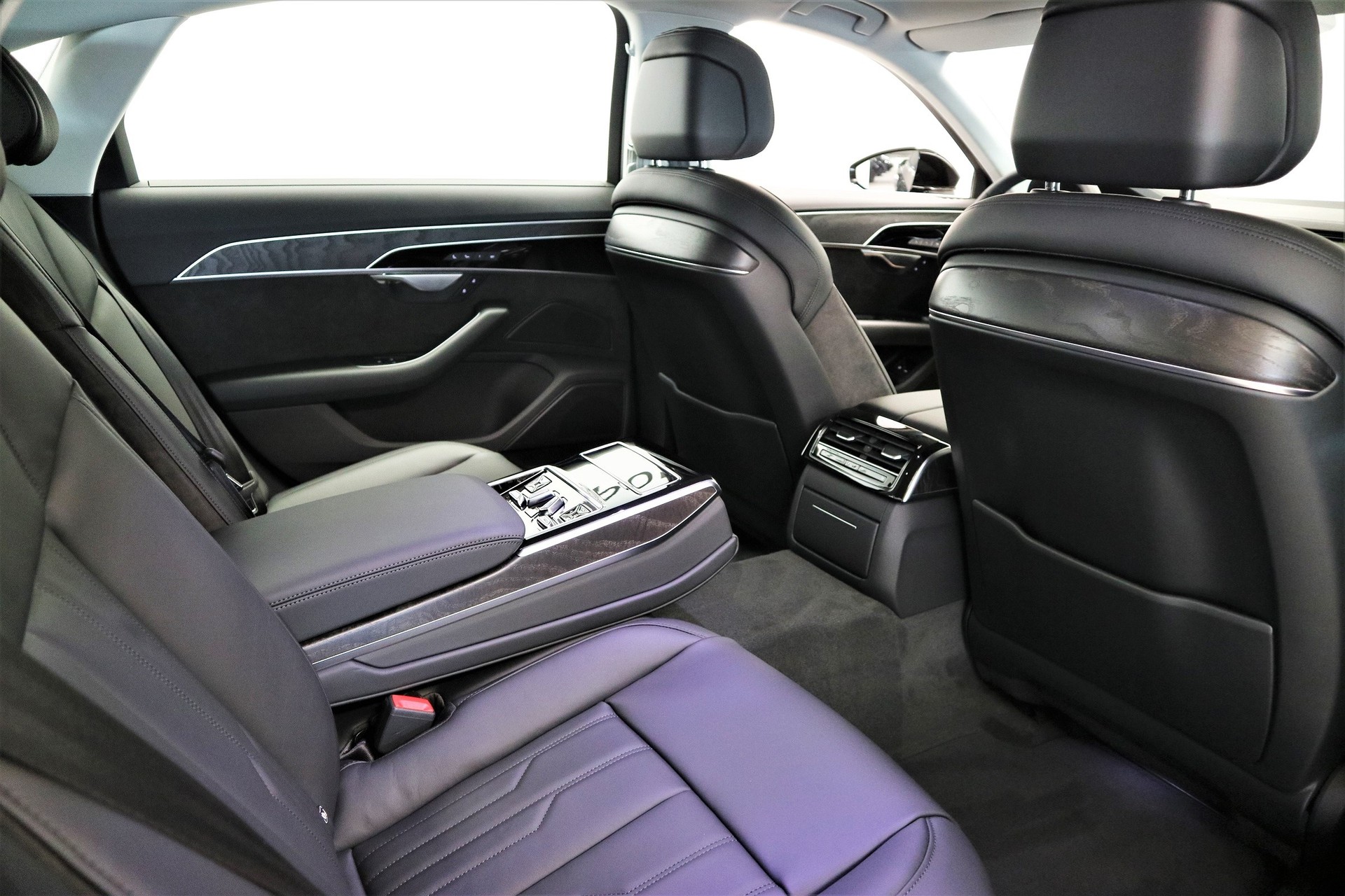 AUDI A8 60 L TFSI e quattro tiptronic-image-7