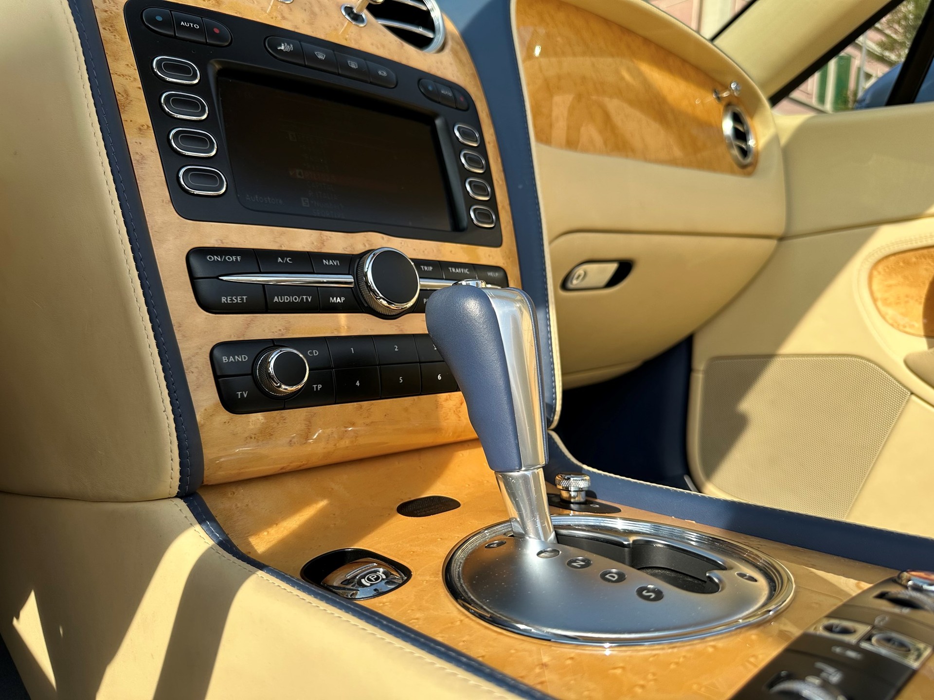 BENTLEY Continental GTC 6.0-image-9
