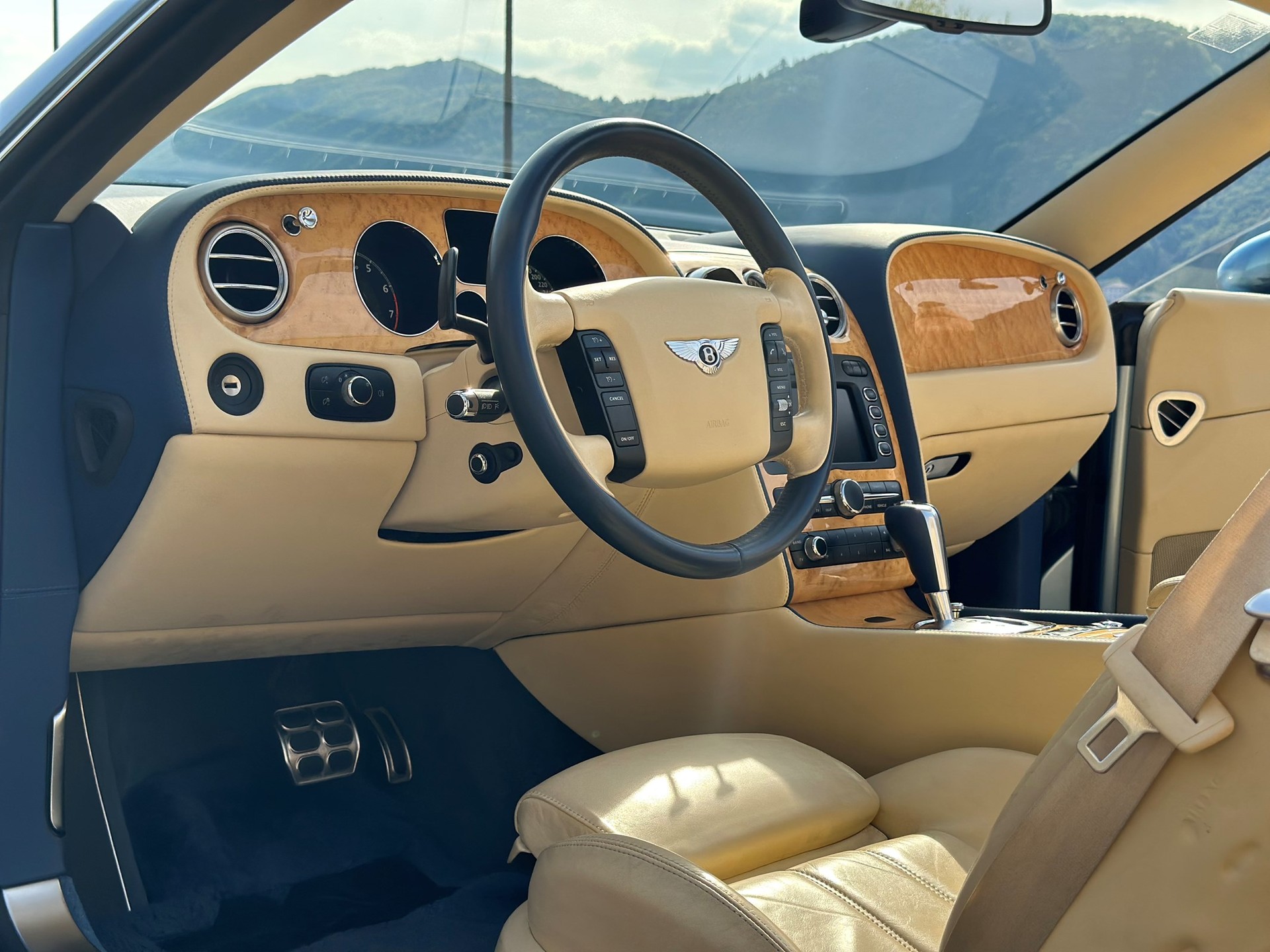 BENTLEY Continental GTC 6.0-image-7