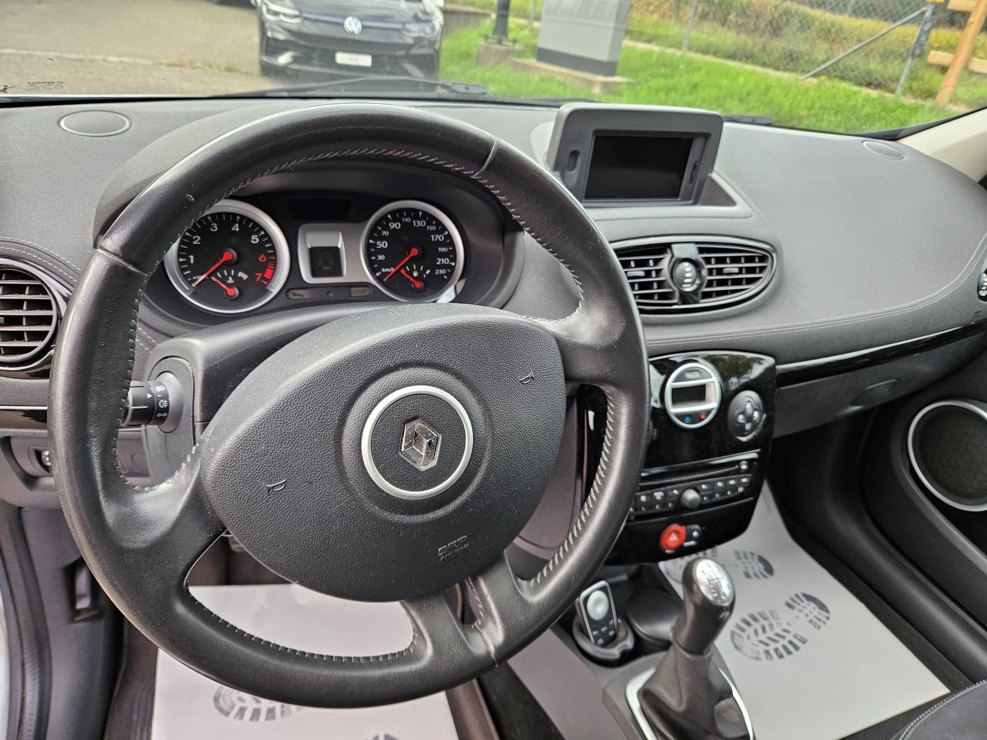 RENAULT Clio Grandtour 1.2 16V Turbo Night&Day-image-10