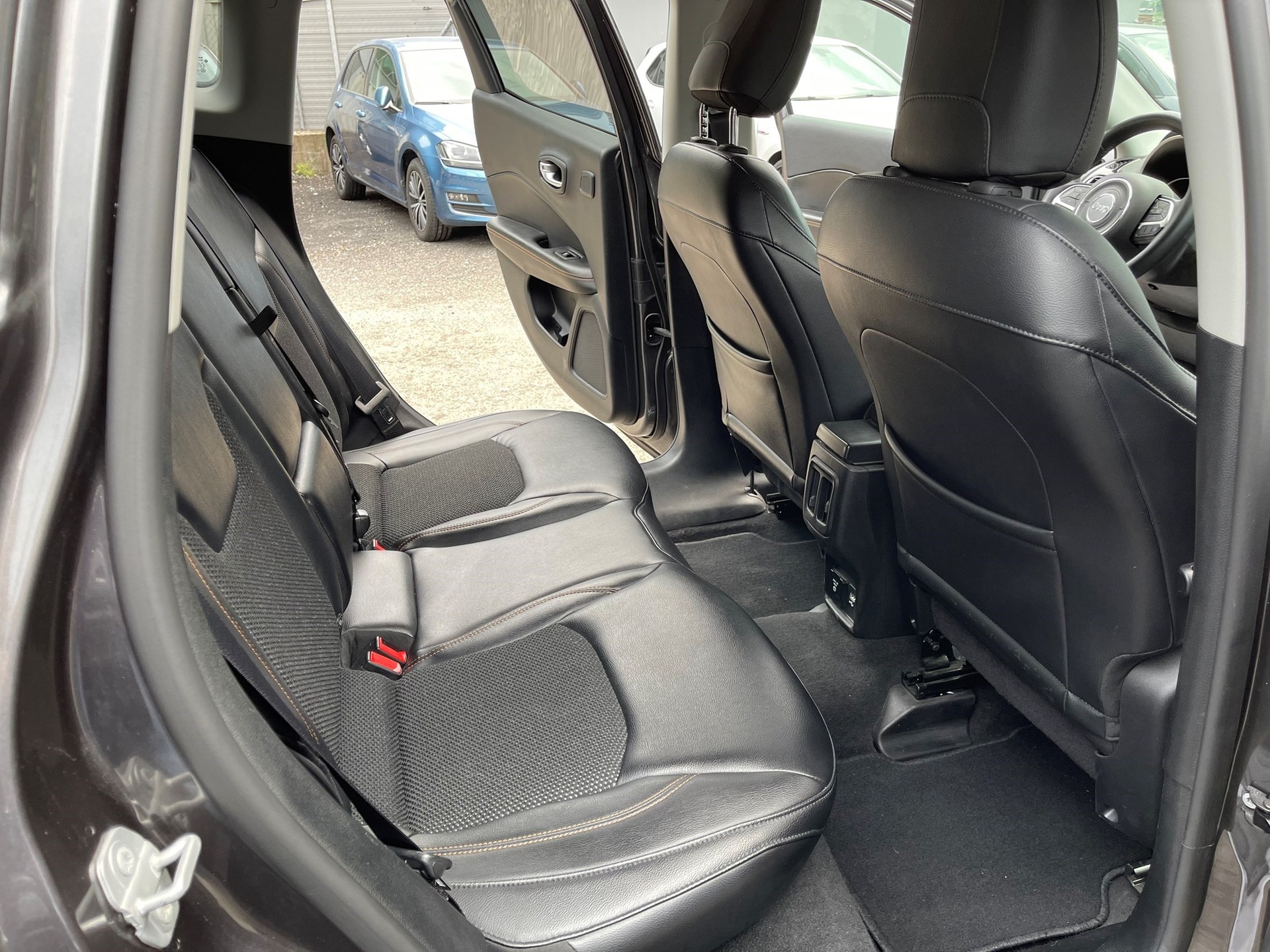JEEP Compass 2.0CRD Opening Edition AWD 9ATX-image-10