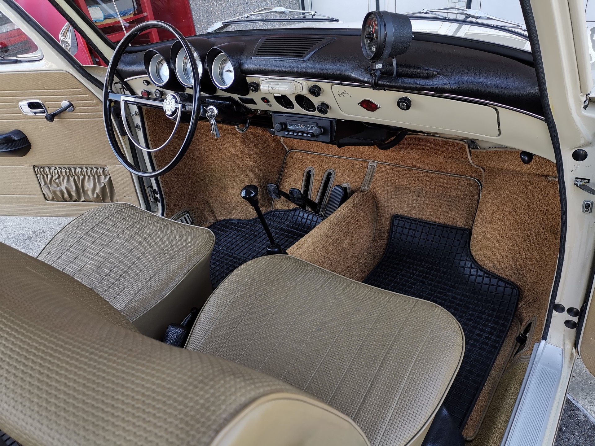 VW VW 31- 1600L Notchback-image-4