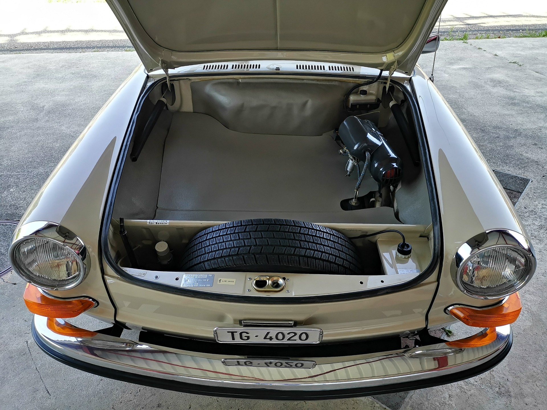 VW VW 31- 1600L Notchback-image-5