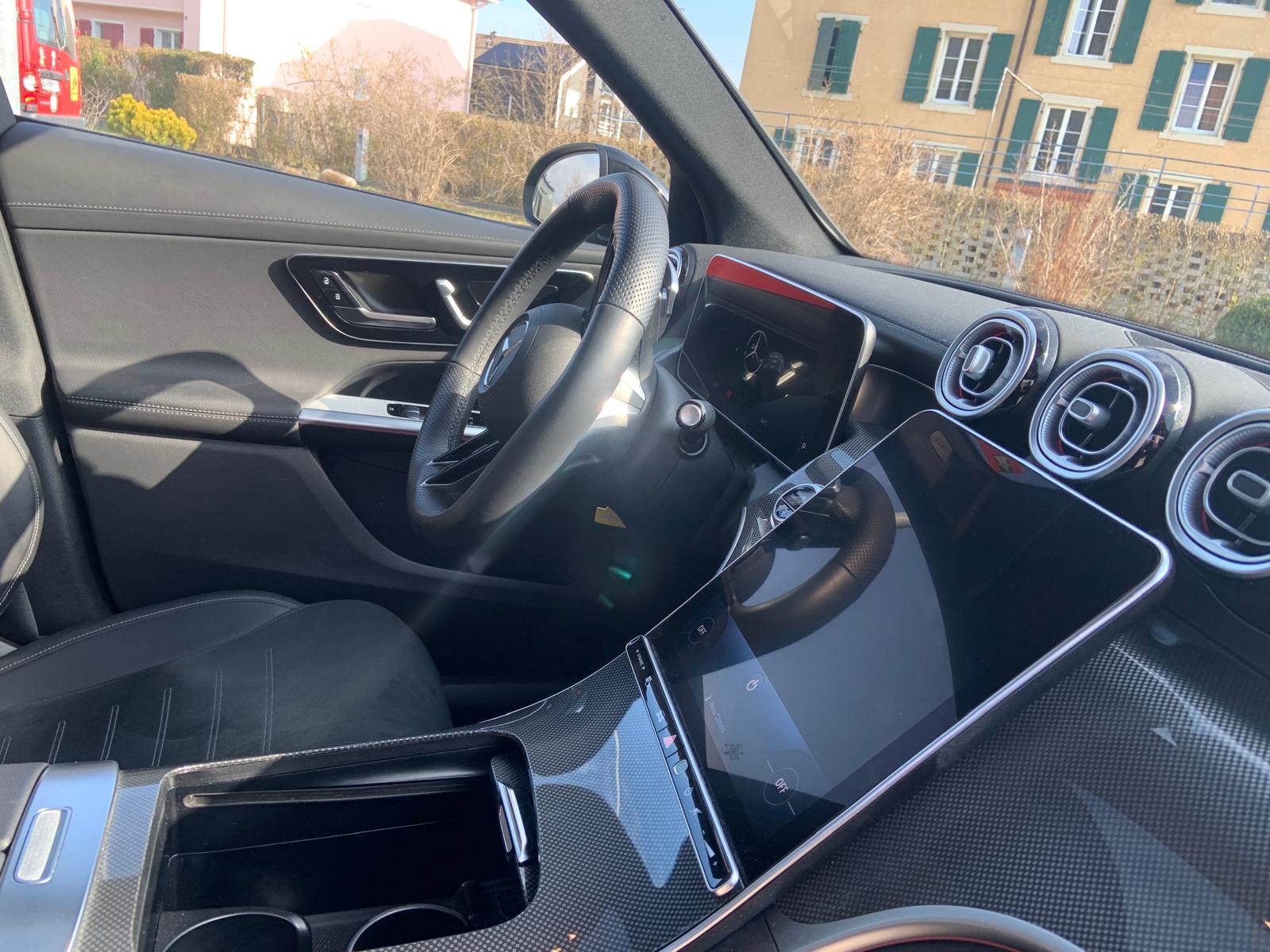 MERCEDES-BENZ GLC 300 4Matic AMG Line 9G-Tronic-image-4