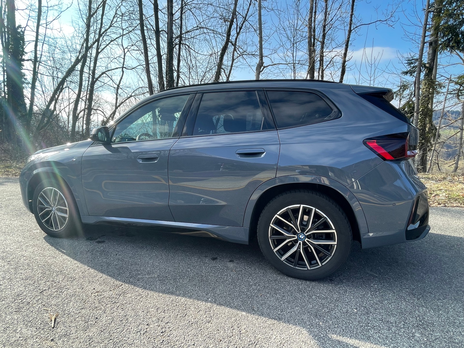 BMW iX1 xDrive 30 M Sport-image-2