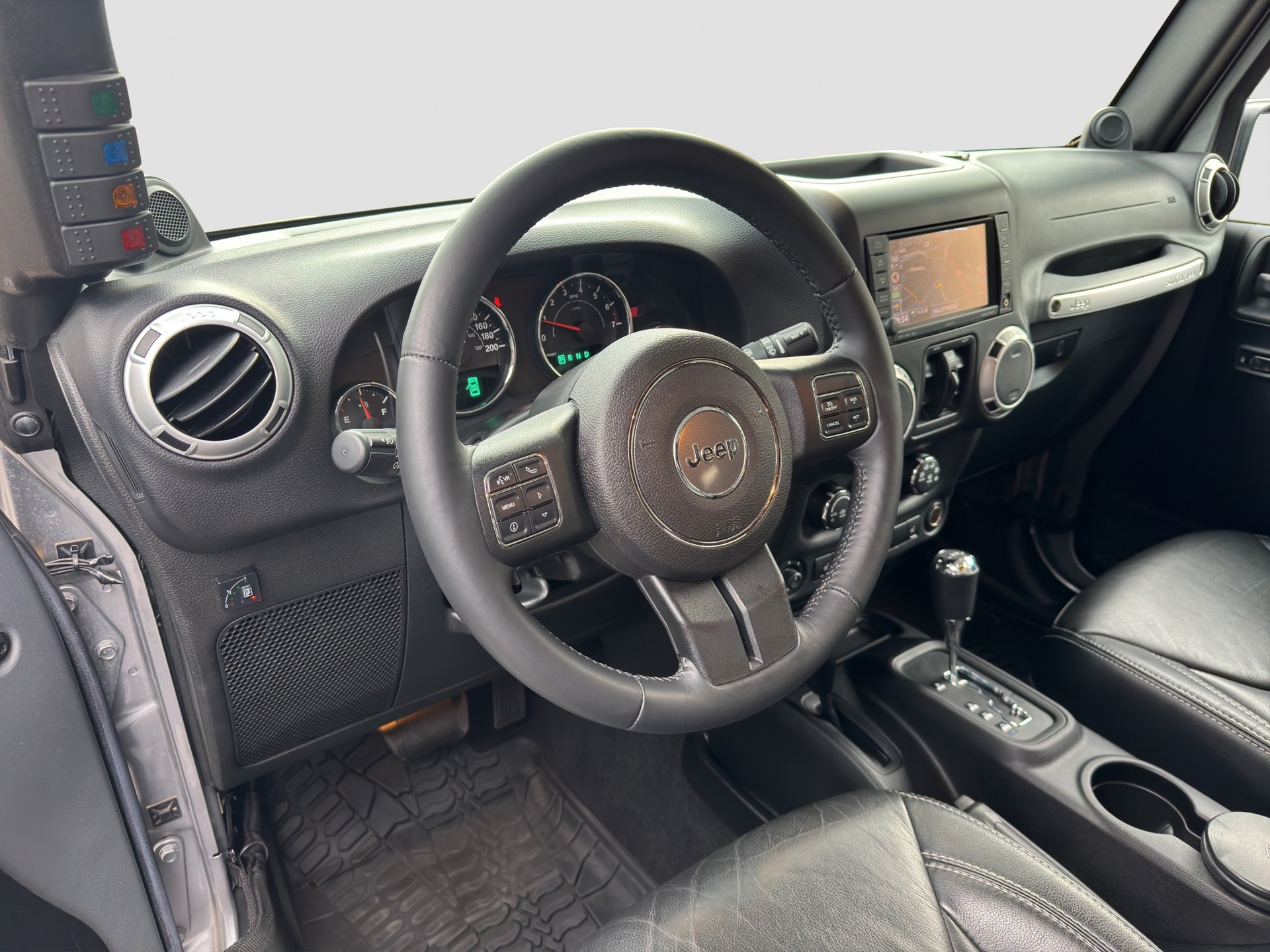 JEEP Wrangler 3.6 Unlimited Sahara Automatic hardtop (Gasanlage)-image-8