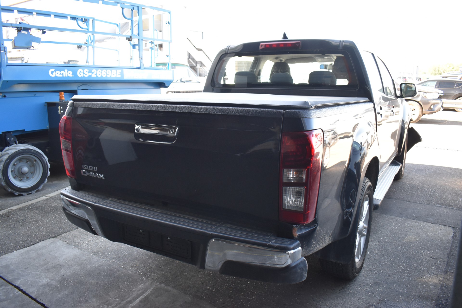 ISUZU D-MAX 1.9 Crew Cab Solar 4x4 A-image-8