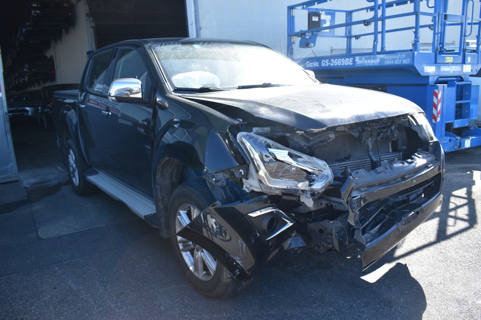 ISUZU D-MAX 1.9 Crew Cab Solar 4x4 A-image-4