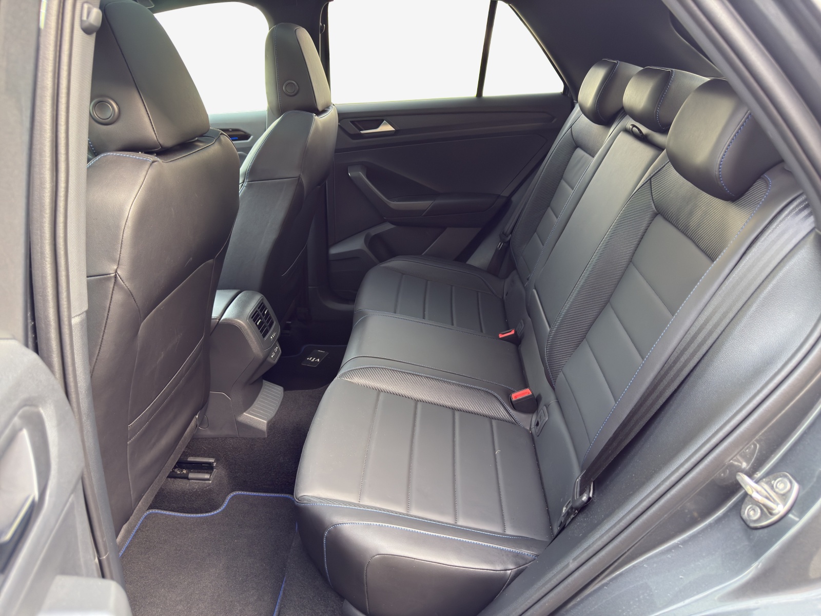 VW T-Roc 2.0 TSI R DSG 4Motion-image-11